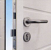 Picture showing handle and locking of Carteck side-opening garage doors